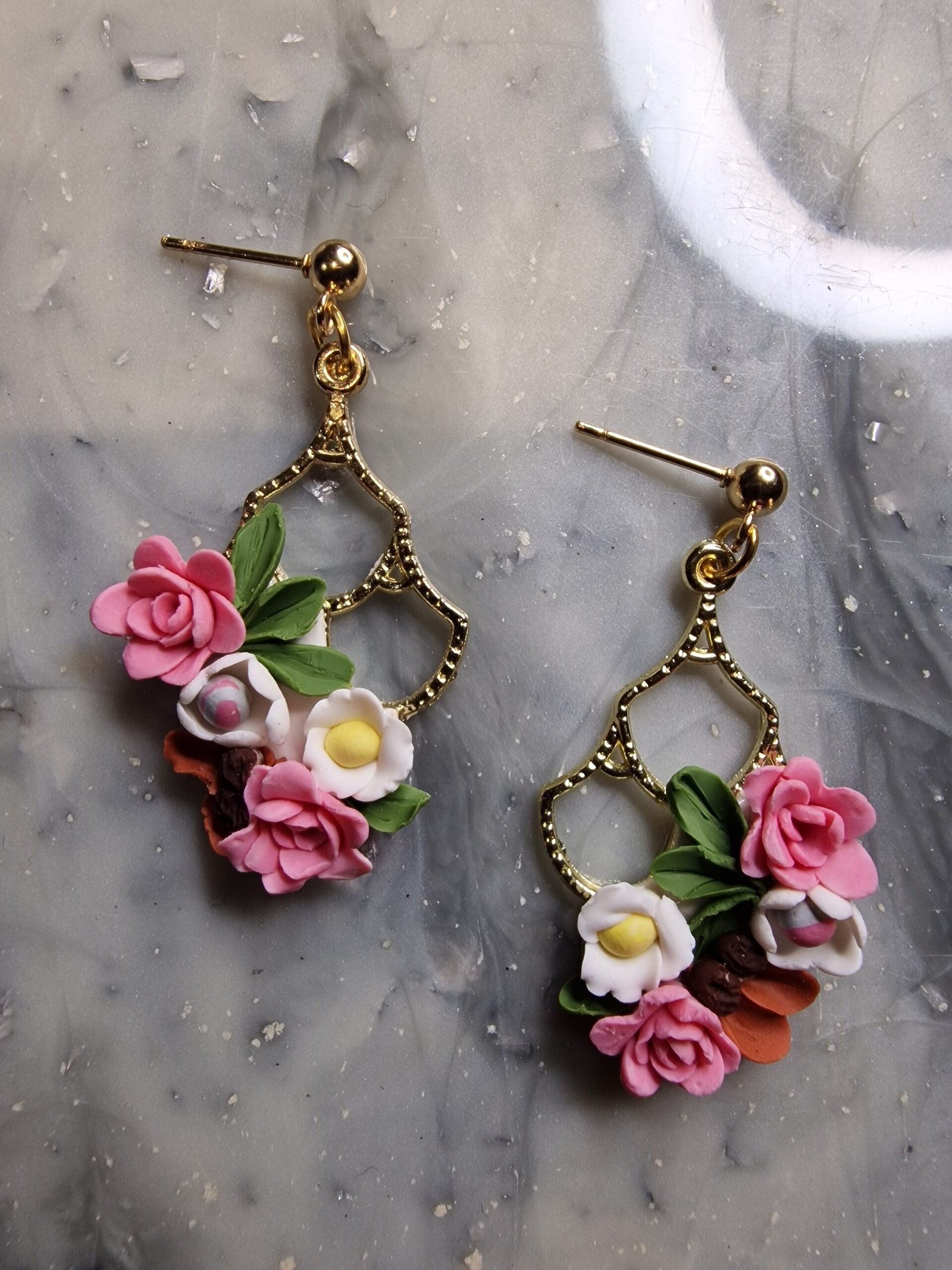Flowers on lattice