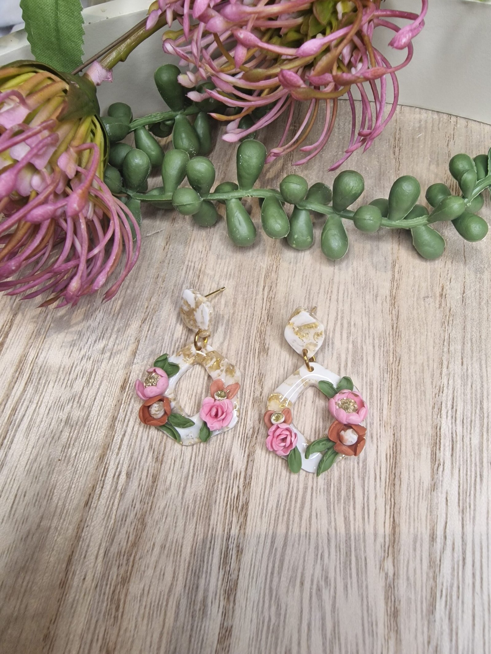 Marbled white and gold earrings