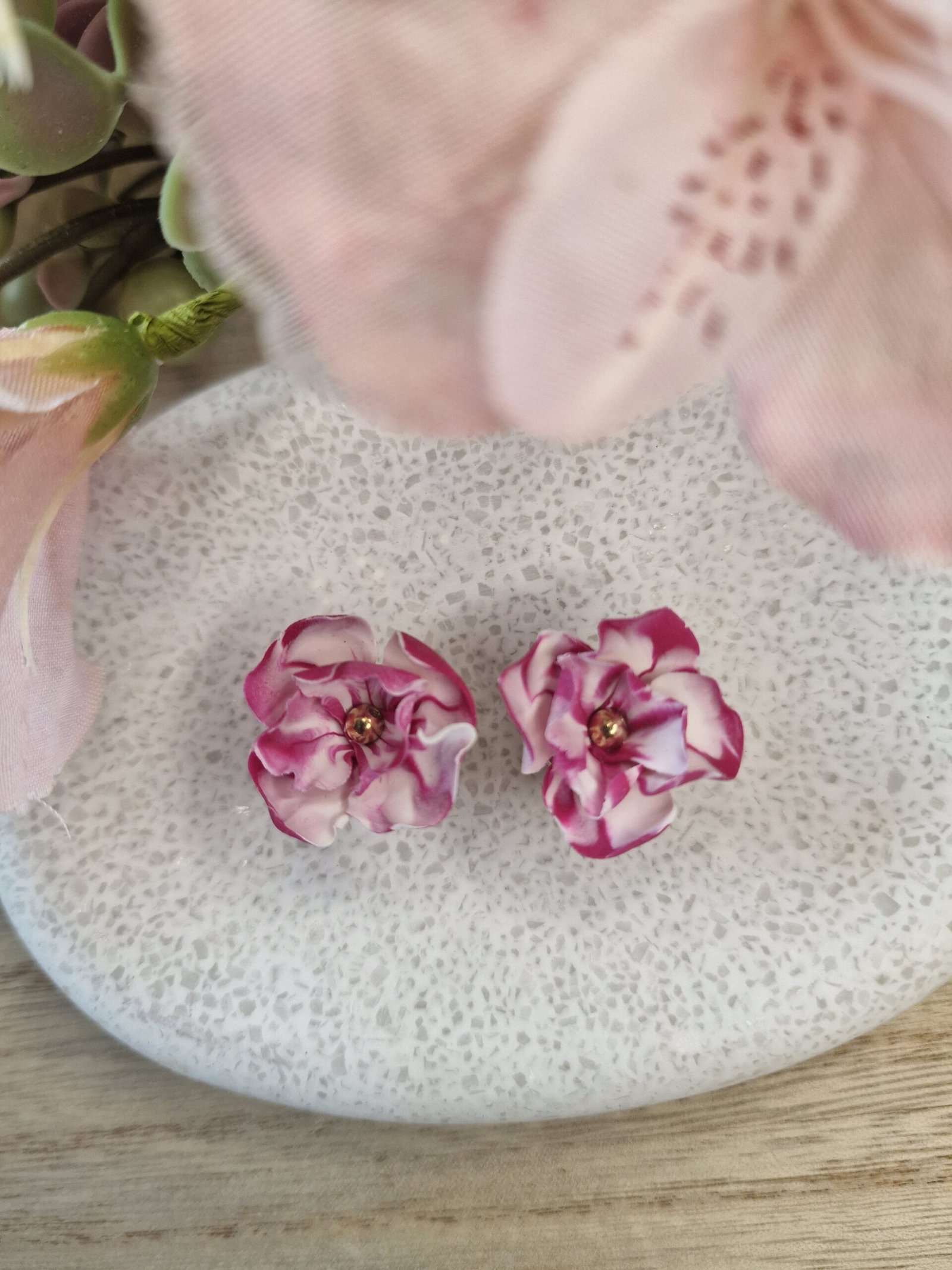 Magnolia stud