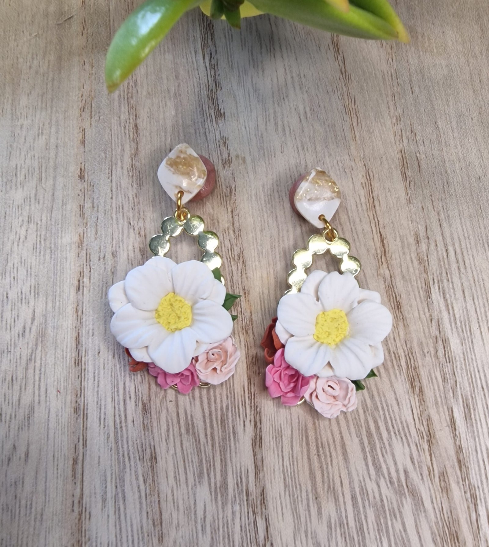 Daisy & roses on frame