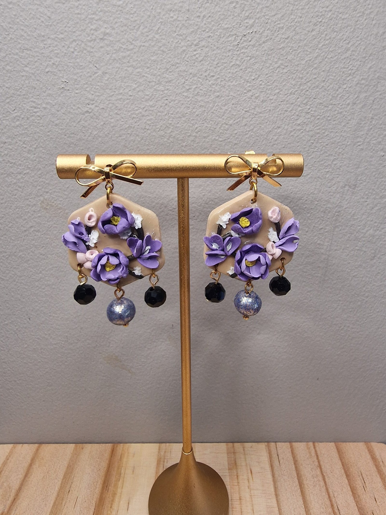 Purple flowers with beads with bow stud